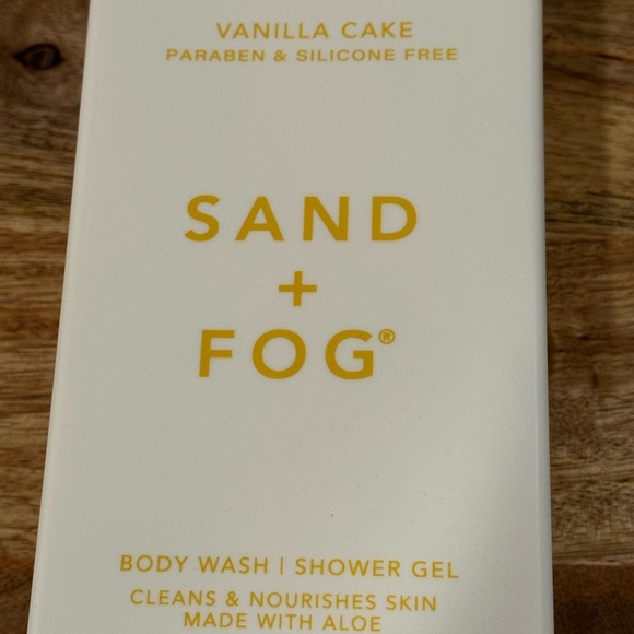 2 Sand + Fog Vanilla Cake Body Wash 32 fl oz New - Picture 2 of 4